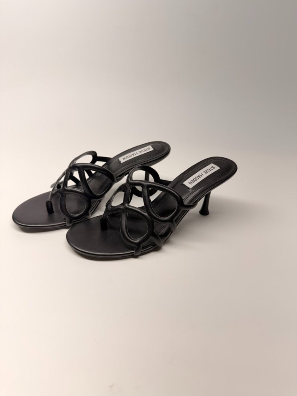Steve Madden Women Caz Black Vegan Leather Thong Heel Sandal Sz 7.5